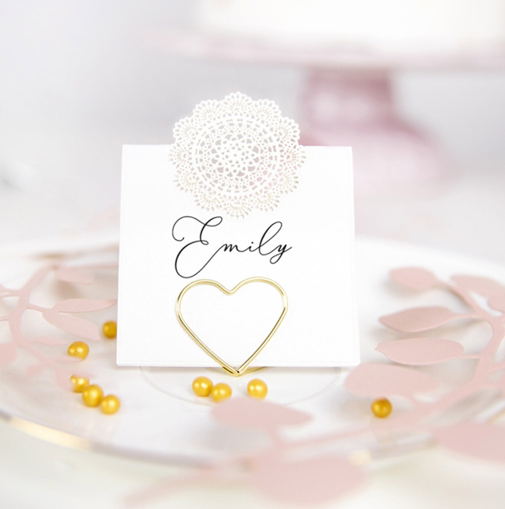 20er Tischkartenhalter goldfarben für den Hochzeitstisch Metall in Herzform